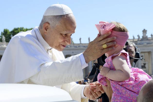 Pope Leo XIV Leads The General Audience - Vaican Pope Leo XIV attends the weekly general audience in Saint Peter’s square, Vatican on May 20, 2026. Photo by (EV) Simone Risoluti Vatican Media ABACAPRESS.COM Rome Vatican (or Holy See)  Copyright: xABACAx
