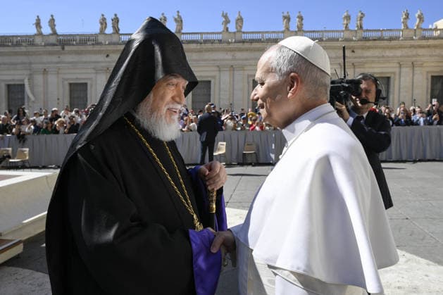 Pope Leo XIV Leads The General Audience - Vaican Pope Leo XIV and His Holiness Aram I, Catholicos of the Armenian Apostolic Church, See of Cilicia, attend the weekly general audience in Saint Peter’s square, Vatican on May 20, 2026. Pope Leo XIV thanked Catholicos Aram I for his ‘constant personal commitment to ecumenism,’ especially through the theological dialogue taking place between the Catholic Church and the Oriental Orthodox Churches. It is the first official visit of the Catholicos to Pope Leo. The jurisdiction of the Catholicosate of Cilicia covers Lebanon, Syria, Cyprus, Kuwait, United Arab Emirates, the Gulf region, Iran, Greece and the Americas. Photo by (EV) Simone Risoluti Vatican Media ABACAPRESS.COM Rome Vatican (or Holy S  Copyright: xABACAx
