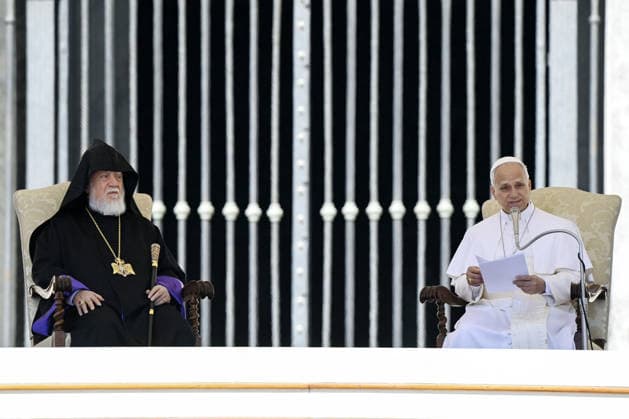Pope Leo XIV Leads The General Audience - Vaican Pope Leo XIV and His Holiness Aram I, Catholicos of the Armenian Apostolic Church, See of Cilicia, attend the weekly general audience in Saint Peter’s square, Vatican on May 20, 2026. Pope Leo XIV thanked Catholicos Aram I for his ‘constant personal commitment to ecumenism,’ especially through the theological dialogue taking place between the Catholic Church and the Oriental Orthodox Churches. It is the first official visit of the Catholicos to Pope Leo. The jurisdiction of the Catholicosate of Cilicia covers Lebanon, Syria, Cyprus, Kuwait, United Arab Emirates, the Gulf region, Iran, Greece and the Americas. Photo by (EV) Matteo Pernaselci Vatican Media ABACAPRESS.COM Rome Vatican (or Holy  Copyright: xABACAx