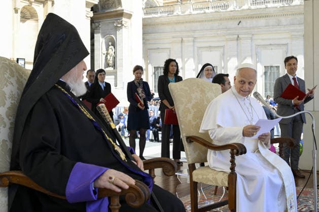 Pope Leo XIV Leads The General Audience - Vaican Pope Leo XIV and His Holiness Aram I, Catholicos of the Armenian Apostolic Church, See of Cilicia, attend the weekly general audience in Saint Peter’s square, Vatican on May 20, 2026. Pope Leo XIV thanked Catholicos Aram I for his ‘constant personal commitment to ecumenism,’ especially through the theological dialogue taking place between the Catholic Church and the Oriental Orthodox Churches. It is the first official visit of the Catholicos to Pope Leo. The jurisdiction of the Catholicosate of Cilicia covers Lebanon, Syria, Cyprus, Kuwait, United Arab Emirates, the Gulf region, Iran, Greece and the Americas. Photo by (EV) Simone Risoluti Vatican Media ABACAPRESS.COM Rome Vatican (or Holy S  Copyright: xABACAx