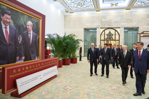 CHINA, BEIJING - MAY 20, 2026: Xi Jinping, President of China, his counterpart Vladimir Putin of Russia, accompanied by Fu Hua, President of the Xinhua News Agency, and Andrei Kondrashov (R-L front), TASS Director General, view a photography exhibition titled Unwavering Friendship of the Great Nations, Strategic Partnership of the Great Powers and held jointly by TASS and Xinhua. Putin s official visit marks 25 years since the 2001 Treaty of Good Neighbourliness and Friendly Cooperation between Russia and China. Alexander Kazakov Russian Presidential Press and Information Office TASS  92782628