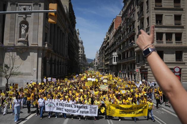 Plataforma Catalunya 0 3 demonstrates in Barcelona to demand improvements in the educational stage from zero to three years Numerous people during the official demonstration called by the educational community of the first cycle of infant education, on May 20, 2026, in Barcelona, Catalunya Espana Families and professionals integrated in the Plataforma Catalunya 0 3 march in a mobilization that goes through the center of the city from Plaça Universitat to Plaça Sant Jaume The meeting serves to demand a universal and free public network, the equalization of the working conditions of educators and a comprehensive improvement of the ratios in the classrooms 20 MAY 2026 LABOR DISPUTE EDUCATION Barcelona, Catalunya Barcelona, Catalunya Espana  Copyright: xDavidxZorrakinox 7537052