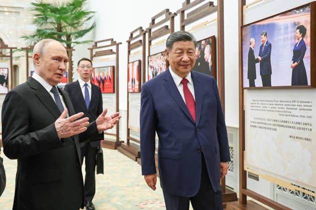 CHINA, BEIJING - MAY 20, 2026: Vladimir Putin, President of Russia, and his counterpart Xi Jinping (L-R front) of China view a photography exhibition titled Unwavering Friendship of the Great Nations, Strategic Partnership of the Great Powers and held jointly by TASS and Xinhua to mark 25 years since the 2001 Treaty of Good Neighbourliness and Friendly Cooperation between Russia and China Beijing China  - ZUMAt113 20260520_zaa_t113_492 Copyright: xAlexanderxKazakovx