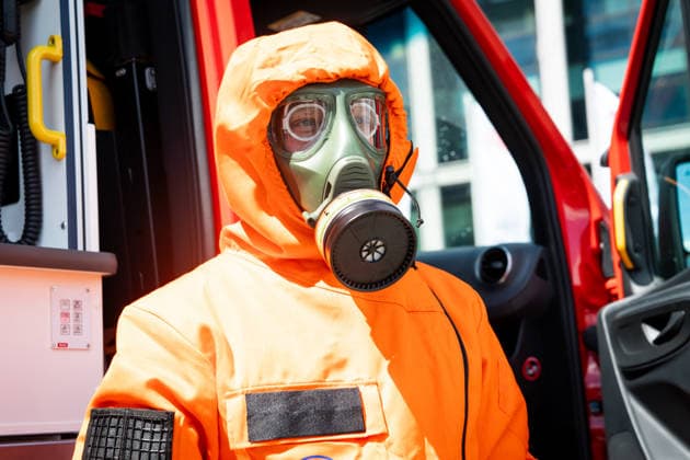 Vorstellung des Pakt fuer den Bevoelkerungsschutz und Uebergabe 13 Einsatzfahrzeuge fuer den Zivilschutz Vorstellung von CBRN-Schutz im Rahmen der Vorstellung des Pakt fuer den Bevoelkerungsschutz und Uebergabe 13 Einsatzfahrzeuge fuer den Zivilschutz. Im Mittelpunkt des Termins stehen die Investitionen des Bundes zur Staerkung des Bevoelkerungsschutzes in Deutschland. Spezialfaehigkeiten des Zivilschutzes sowie praktische Hinweise zum Selbstschutz. Mit dem Bundesinnenminister und dem Bundesverteidigungsminsiters. Uebergabe 13 Spezialfahrzeuge fuer den Zivilschutz an ehrenamtliche Einsatzkraefte aus Baden-Württemberg, Berlin, Brandenburg und Thueringen. Berlin Berlin Deutschland *** Presentation of the Pact for the Protection of the Pop