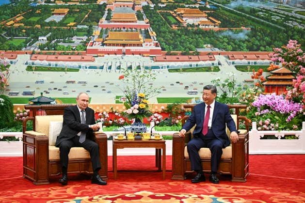 CHINA, BEIJING - MAY 20, 2026: Vladimir Putin (L), President of Russia, and his counterpart Xi Jinping of China hold an informal tea meeting at the Great Hall of the People. Putin s official visit marks 25 years since the 2001 Treaty of Good Neighbourliness and Friendly Cooperation between Russia and China Beijing China  - ZUMAt113 20260520_zaa_t113_477 Copyright: xKristinaxSolovyovax
