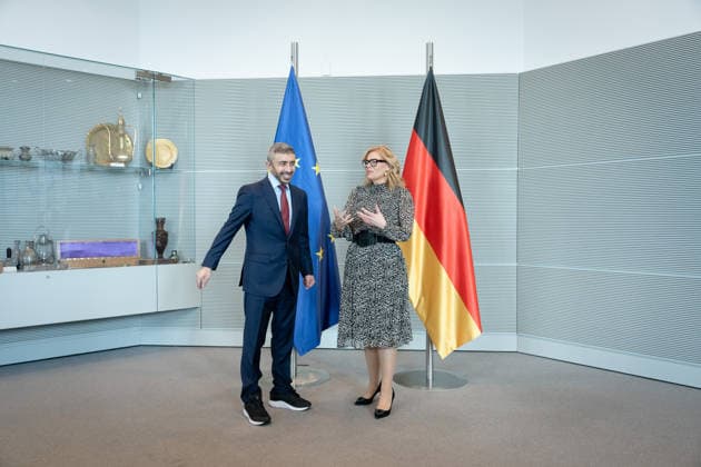 Julia Klöckner, Scheich Abdullah bin Zayed Al Nahyan Berlin, Bundestagspräsidentin, Julia Klöckner, Außenminister VAE, Scheich Abdullah bin Zayed Al Nahyan, Reichstagsgebäude Berlin Berlin GER *** Julia Klöckner, Sheikh Abdullah bin Zayed Al Nahyan Berlin, President of the Bundestag, Julia Klöckner, Foreign Minister UAE, Sheikh Abdullah bin Zayed Al Nahyan, Reichstag Building Berlin Berlin GER