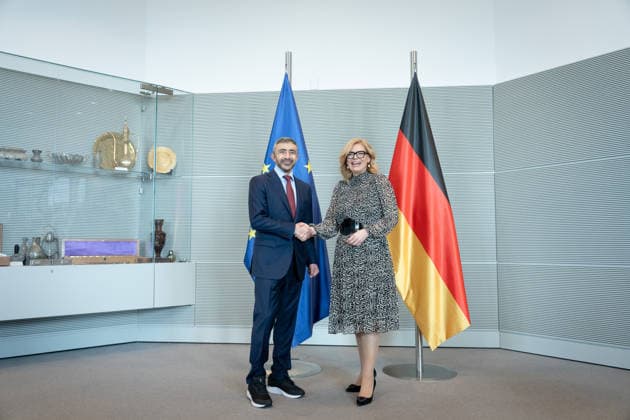 Julia Klöckner, Scheich Abdullah bin Zayed Al Nahyan Berlin, Bundestagspräsidentin, Julia Klöckner, Außenminister VAE, Scheich Abdullah bin Zayed Al Nahyan, Reichstagsgebäude Berlin Berlin GER *** Julia Klöckner, Sheikh Abdullah bin Zayed Al Nahyan Berlin, President of the Bundestag, Julia Klöckner, Foreign Minister UAE, Sheikh Abdullah bin Zayed Al Nahyan, Reichstag Building Berlin Berlin GER