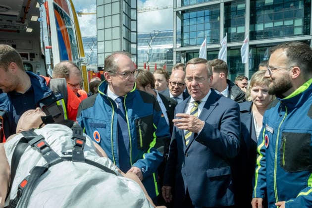 Alexander Dobrindt, Boris Pistorius Berlin, Bundesinnenminister, Alexander Dobrindt, Bundesverteidigungsminister, Boris Pistorius, Pakt für den Bevölkerungsschutz Berlin Berlin GER *** Alexander Dobrindt, Boris Pistorius Berlin, Federal Minister of the Interior, Alexander Dobrindt, Federal Minister of Defense, Boris Pistorius, Pact for Civil Protection Berlin Berlin GER