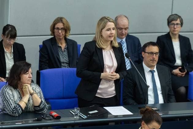 79. Sitzung des Deutschen Bundestages am 20.05.2026 im Plenarsaal des Reichstagsgebäudes in Berlin Verena Hubertz ( Bundesministerin für Wohnen, Stadtentwicklung und Bauwesen Bundesbauministerin ) *** 79 Session of the German Bundestag on 20 05 2026 in the plenary chamber of the Reichstag building in Berlin Verena Hubertz Federal Minister of Housing, Urban Development and Building Federal Minister of Building xJRx