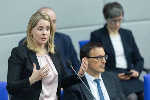 79. Sitzung des Deutschen Bundestages am 20.05.2026 im Plenarsaal des Reichstagsgebäudes in Berlin Verena Hubertz ( Bundesministerin für Wohnen, Stadtentwicklung und Bauwesen Bundesbauministerin ) *** 79 Session of the German Bundestag on 20 05 2026 in the plenary chamber of the Reichstag building in Berlin Verena Hubertz Federal Minister of Housing, Urban Development and Building Federal Minister of Building xJRx