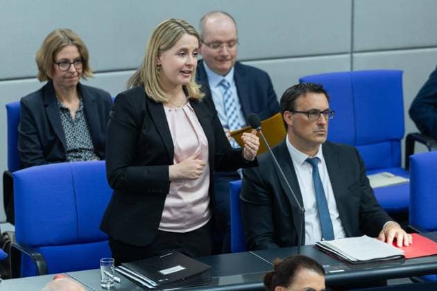 79. Sitzung des Deutschen Bundestages am 20.05.2026 im Plenarsaal des Reichstagsgebäudes in Berlin Verena Hubertz ( Bundesministerin für Wohnen, Stadtentwicklung und Bauwesen Bundesbauministerin ) *** 79 Session of the German Bundestag on 20 05 2026 in the plenary chamber of the Reichstag building in Berlin Verena Hubertz Federal Minister of Housing, Urban Development and Building Federal Minister of Building xJRx