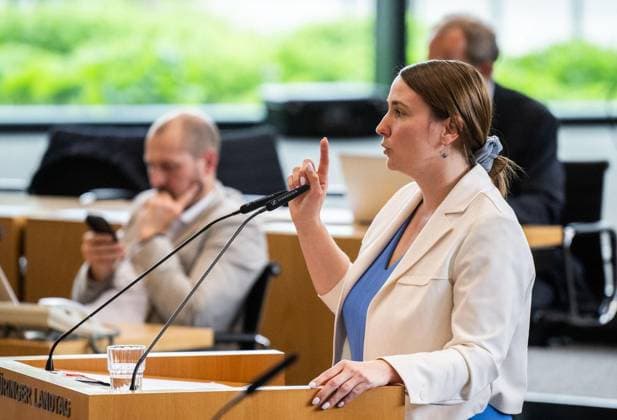 8. THÜRINGER LANDTAG - 43. PLENARSITZUNG ** NUR FÜR REDAKTIONELLE ZWECKE ** EDITORIAL USE ONLY **<p>20 05 2026-Erfurt: Thüringer Landtag 8. Wahlperiode 43. Plenarsitzung im Foto: Katharina Schenk (SPD), Thüringer Ministerin für Soziales, Gesundheit, Arbeit und Familie ( Deutschland Thueringen Erfurt Copyright: SaschaxFromm *** 8 THURINGIAN STATE PARLIAMENT 43 PLENARY SESSION FOR EDITORIAL PURPOSES ONLY EDITORIAL USE ONLY p 20 05 2026 Erfurt Thuringian State Parliament 8 Election Period 43 Plenary Session photo Katharina Schenk SPD , Thuringian Minister for Social Affairs, Health, Labor and Family Germany Thuringia Erfurt Copyright SaschaxFromm Copyright: SaschaxFromm doc85xfytcoggx1mi1rhg5z ,EDITORIAL USE ONLY
