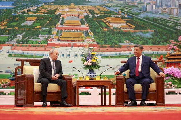 CHINA, BEIJING - MAY 20, 2026: Vladimir Putin (L), President of Russia, and his counterpart Xi Jinping of China hold an informal tea meeting at the Great Hall of the People. Putin s official visit marks 25 years since the 2001 Treaty of Good Neighbourliness and Friendly Cooperation between Russia and China Beijing China  - ZUMAt113 20260520_zaa_t113_530 Copyright: xAlexanderxKazakovx