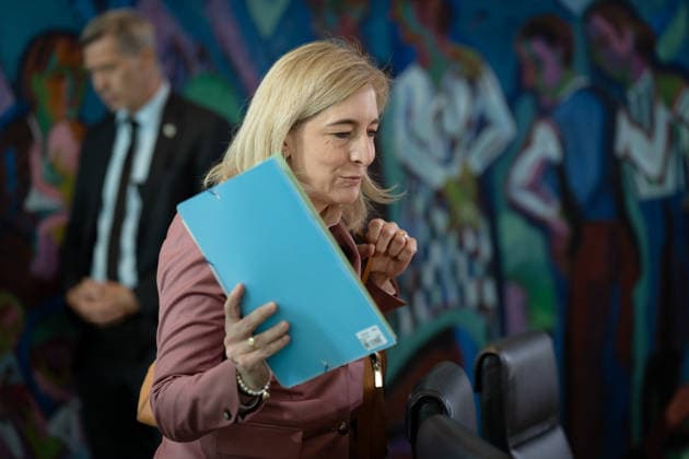 Kabinettsitzung, Bundesregierung, Auftakt Auftakt, Kabinettsitzung, Bundesregierung, Nina Warken, Bundesgesundheitsministerin Berlin Berlin GER *** Cabinet meeting, Federal Government, Kick-off Kick-off, Cabinet meeting, Federal Government, Nina Warken, Federal Minister of Health Berlin Berlin GER