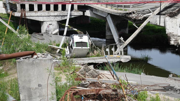Irpin bridge destroyed to stop Russian advance on Kyiv rebuilt by Turkish company KYIV, UKRAINE - MAY 20: A general view of the destroyed Irpin Bridge, was blown up by Ukrainian forces at the beginning of the Russia-Ukraine War to prevent the advance of Russian troops toward the capital, in Kyiv Ukraine, on May 20, 2026. The bridge, which was blown up by Ukraine to stop the Russians, has been rebuilt by a Turkish company. The destroyed bridge still stands in ruins next to the rebuilt bridge, serving as an open-air war museum. There are also plans to erect a monument next to the bridge s remains. Arif Murat Kayacan Anadolu Kyiv Ukraine. Editorial use only. Please get in touch for any other usage.  Copyright: x2026xAnadoluxArifxMuratxKayacanx