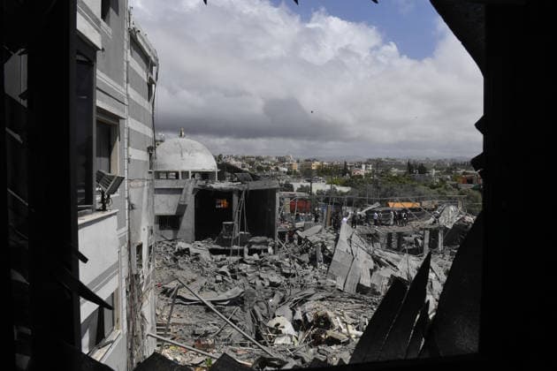 The Israeli army targeted a health center in southern Lebanon TYRE, LEBANON - MAY 20: A general view of the heavy destruction following an Israeli airstrike on a health center belonging to the Islamic Health Authority (Hayaa) in the Al-Mashouk area near the southern city of Tyre, Lebanon, on May 20, 2026. Hossam Basil Shabat Anadolu Tyre Lebanon. Editorial use only. Please get in touch for any other usage.  Copyright: x2026xAnadoluxHossamxBasilxShabatx