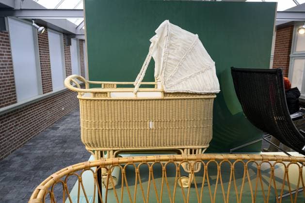Noordwolde, The Netherlands, 2026-05-20 14:18:36 NOORDWOLDE, 20-05-2026, Princess Beatrix s Basketry Museum visits the National Basketry Museum in Noordwolde. The museum is celebrating its 25th anniversary with a special Top 25 exhibition on remarkable woven works and contemporary applications of basketry. PHOTO: NLBeeld Patrick van Emst. In the photo: Original cradle of Beatrix. From Soestdijk, the Royal House donated several cradles, among other items, via the Red Cross. One of these was assigned to little Dick from Zierikzee. Credit: NL Beeld Patrick van Emst  Copyright: xx x