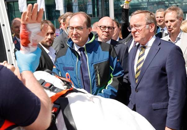 Bundesinnenminister Alexander Dobrindt, Bundesminister Boris Pistorius, Deutschland, Berlin,Bundesinnenminister Alexander Dobrindt stellt Pakt für den Bevölkerungsschutz vor und übergibt 13 Einsatzfahrzeuge für den Zivilschutz *** Federal Minister of the Interior Alexander Dobrindt, Federal Minister Boris Pistorius, Germany, Berlin,Federal Minister of the Interior Alexander Dobrindt presents civil protection pact and hands over 13 emergency vehicles for civil protection