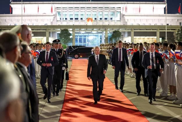 China Russia 9170035 20.05.2026 Russian President Vladimir Putin walks towards a plane before departure at Beijing Capital International Airport, China. Alexander Kazakov Sputnik Beijing China  Copyright: xAlexanderxKazakovx