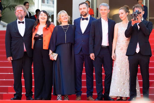 Guest, Mathilde Abd El Kader, guests, Emmanuel Marre, Sandrine Blancke et Swann Arlaud Montée des marches du film Notre Salut lors du 79ème Festival International du Film de Cannes, le 20 mai 2026 Olivier Borde Bestimage Red carpet for Notre Salut at the 79th Cannes International Film Festival on May 20, 2026 Cannes France  Copyright: xOLIVIERxBORDEx xBESTIMAGExOLIVIERxBORDEx xBESTIMAGEx