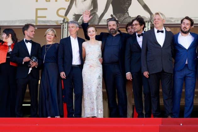 Mathilde Abd El Kader, Emmanuel Marre, a guest, Swann Arlaud, Sandrine Blancke, Alexandre Perrier, Guit Harpo, Jean Baptiste Marre, a guest, a guest Montée des marches du film Notre Salut lors du 79ème Festival International du Film de Cannes, le 20 mai 2026 Olivier Borde Bestimage Red carpet for Notre Salut at the 79th Cannes International Film Festival on May 20, 2026 Cannes France  Copyright: xOLIVIERxBORDEx xBESTIMAGExOLIVIERxBORDEx xBESTIMAGEx