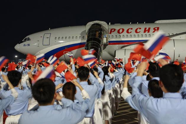 CHINA, BEIJING - MAY 20, 2026: People wave Chinese and Russian flags during a ceremony marking the departure of Russia s President Putin at Beijing Capital International Airport (Shoudu). Putin s official visit marks 25 years since the 2001 Treaty of Good Neighbourliness and Friendly Cooperation between Russia and China Beijing China  - ZUMAt113 20260520_zaa_t113_691 Copyright: xAlexanderxKazakovx
