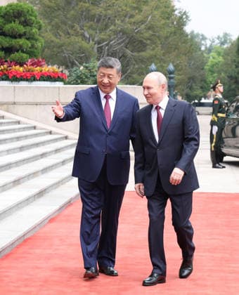 (260520) -- BEIJING, May 20, 2026 -- Chinese President Xi Jinping holds a welcome ceremony for Russian President Vladimir Putin, who is on a state visit to China, at the square outside the east gate of the Great Hall of the People prior to their talks in Beijing, capital of China, May 20, 2026. Xi held talks with Putin at the Great Hall of the People in Beijing on Wednesday. ) CHINA-BEIJING-XI JINPING-RUSSIA-PUTIN-TALKS (CN) HuangxJingwen 