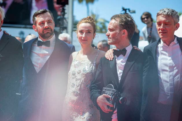 A guest, Sandrine Blancke, Emmanuel Marre et Swann Arlaud Montée des marches du film Notre Salut lors du 79ème Festival International du Film de Cannes, le 20 mai 2026 Olivier Borde Bestimage Red carpet for Notre Salut at the 79th Cannes International Film Festival on May 20, 2026 Cannes France  Copyright: xOLIVIERxBORDEx xBESTIMAGExOLIVIERxBORDEx xBESTIMAGEx