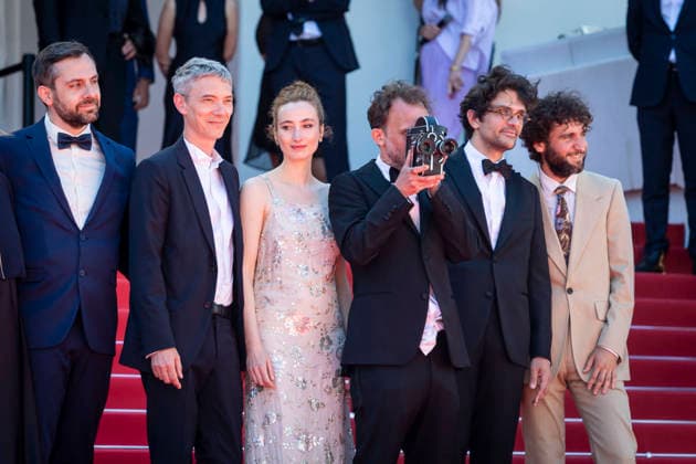 A guest, Swann Arlaud, Sandrine Blancke, Emmanuel Marre, Jean Baptiste Marre et Guit Harpo Montée des marches du film Notre Salut lors du 79ème Festival International du Film de Cannes, le 20 mai 2026 Olivier Borde Bestimage Red carpet for Notre Salut at the 79th Cannes International Film Festival on May 20, 2026 Cannes France  Copyright: xOLIVIERxBORDEx xBESTIMAGExOLIVIERxBORDEx xBESTIMAGEx