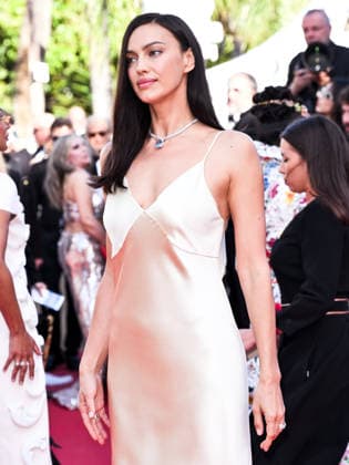 IPA84905055 - Cannes, 79th Cannes Film Festival 2025 - evening 9. red carpet LA BATAILLE DE GAULLE : L Ã‚GE DE FER. In the photo Irina Shayk  Copyright: xSimonexComix xPoolxPhotoxEventsx07x 84905055