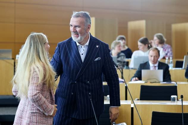 Plenum Thueringer Landtag 20.05.2026, Erfurt, Thueringer Landtag, 43.Plenarsitzung, im Bild: Staatssekretaerin Milen Starke und Minister fuer Digitales und Infrastruktur Steffen Schuetz (BSW)