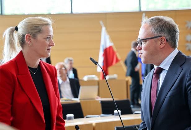 Plenum Thueringer Landtag 20.05.2026, Erfurt, Thueringer Landtag, 43.Plenarsitzung, im Bild: Ministerin fuer Justiz, Migration und Verbraucherschutz: Beate Meissner (CDU) und Ministerpraesident Mario Voigt (CDU) *** Plenary session Thuringian state parliament 20 05 2026, Erfurt, Thuringian state parliament, 43 plenary session, in the picture Minister for Justice, Migration and Consumer Protection Beate Meissner CDU and State Premier Mario Voigt CDU