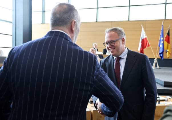 Plenum Thueringer Landtag 20.05.2026, Erfurt, Thueringer Landtag, 43.Plenarsitzung, im Bild: Minister fuer Digitales und Infrastruktur Steffen Schuetz (BSW) und Ministerpraesident Mario Voigt (CDU) *** Plenary session Thuringian state parliament 20 05 2026, Erfurt, Thuringian state parliament, 43 plenary session, in the picture Minister for Digital Affairs and Infrastructure Steffen Schuetz BSW and State Premier Mario Voigt CDU