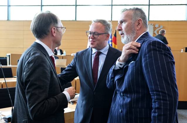 Plenum Thueringer Landtag 20.05.2026, Erfurt, Thueringer Landtag, 43.Plenarsitzung, im Bild: u.a. Ministerpraesident Mario Voigt (CDU) und Minister fuer Digitales und Infrastruktur Steffen Schuetz (BSW) *** Plenary session Thuringian state parliament 20 05 2026, Erfurt, Thuringian state parliament, 43 plenary session, in the picture among others State Premier Mario Voigt CDU and Minister for Digital Affairs and Infrastructure Steffen Schuetz BSW
