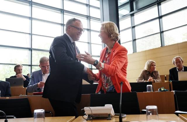 Plenum Thueringer Landtag 20.05.2026, Erfurt, Thueringer Landtag, 43.Plenarsitzung, im Bild: Ministerpraesident Mario Voigt (CDU) und Finanzministerin Katja Wolf (BSW) *** Plenary session Thuringian state parliament 20 05 2026, Erfurt, Thuringian state parliament, 43 plenary session, in the picture State Premier Mario Voigt CDU and Finance Minister Katja Wolf BSW