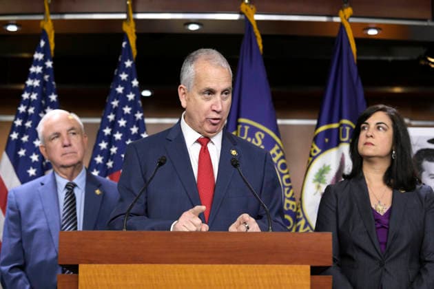 Congressman Mario Díaz-Balart (C) speaks in front of his colleagues Carlos Gimenez (L) and Nicole Malliotakis (R) during a press conference at the U.S. Capitol in Washington, USA, 20 May 2026. Republican lawmakers stated that the indictment U.S. authorities plan to file today against former Cuban President Raúl Castro will be a way to bring justice to all Cubans. Republican lawmakers see justice in a possible indictment of Raul Castro !ACHTUNG: NUR REDAKTIONELLE NUTZUNG!  Copyright: xLeninxNollyx USA1012 20260520-55020347756_1