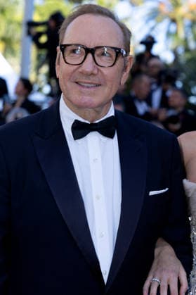Kevin Spacey Montée des marches du film La bataille de Gaulle Lâge de fer lors du 79ème Festival International du Film de Cannes, le 20 mai 2026 Olivier Borde Bestimage Red carpet for La bataille de Gaulle Lâge de fer at the 79th Cannes International Film Festival on May 20, 2026 Cannes France  Copyright: xOLIVIERxBORDEx xBESTIMAGExOLIVIERxBORDEx xBESTIMAGEx