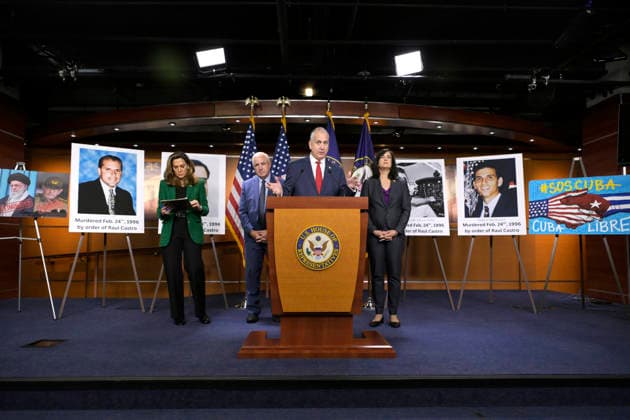 Congressman Mario Díaz-Balart (C) speaks alongside his colleagues, from left to right: María Elvira Salazar, Carlos Giménez, and Nicole Malliotakis, during a press conference at the U.S. Capitol in Washington, USA, 20 May 2026. Republican lawmakers stated that the indictment U.S. authorities plan to file today against former Cuban President Raúl Castro will be a way to bring justice to all Cubans. Republican lawmakers see justice in a possible indictment of Raul Castro !ACHTUNG: NUR REDAKTIONELLE NUTZUNG!  Copyright: xLeninxNollyx USA1018 20260520-55020347823_1