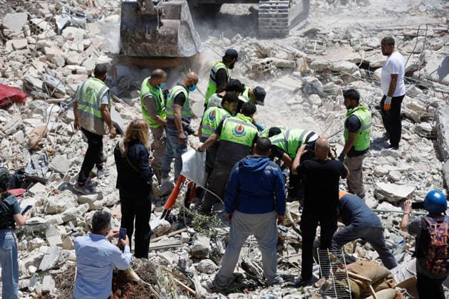 May 20, 2026, Deir Qanoun En Nahr, Tyre District, lebanon: Emergency Operations Center of LebanonÃ¢â‚¬â ¢s Ministry of Public Health announced that an Israeli airstrike on the southern Lebanese town of Deir Qanoun al-Nahr on Tuesday, May 19, killed 14 people in a final toll, including four children Ã¢â‚¬ one of them Syrian Ã¢â‚¬ and three women. Lebanese Civil Defense rescue teams continued search and recovery operations for long hours following the strike amid extensive destruction. Deir Qanoun En Nahr lebanon - ZUMAb339 20260520_znp_b339_007 Copyright: xAbdulxKaderxAlxBayx