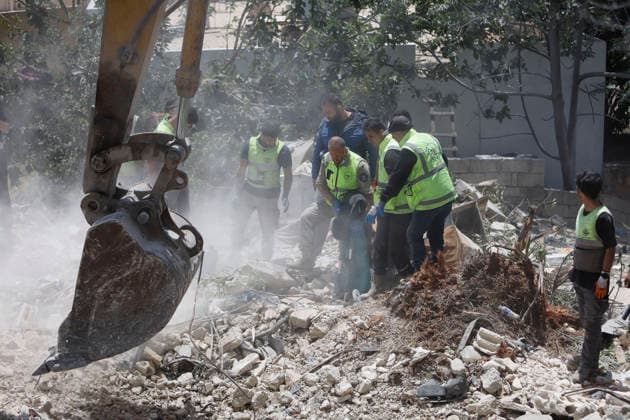 May 20, 2026, Deir Qanoun En Nahr, Tyre District, lebanon: Emergency Operations Center of LebanonÃ¢â‚¬â ¢s Ministry of Public Health announced that an Israeli airstrike on the southern Lebanese town of Deir Qanoun al-Nahr on Tuesday, May 19, killed 14 people in a final toll, including four children Ã¢â‚¬ one of them Syrian Ã¢â‚¬ and three women. Lebanese Civil Defense rescue teams continued search and recovery operations for long hours following the strike amid extensive destruction. Deir Qanoun En Nahr lebanon  - ZUMAb339 20260520_znp_b339_010 Copyright: xAbdulxKaderxAlxBayx
