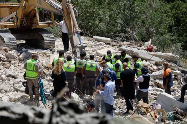May 20, 2026, Deir Qanoun En Nahr, Tyre District, lebanon: Emergency Operations Center of LebanonÃ¢â‚¬â ¢s Ministry of Public Health announced that an Israeli airstrike on the southern Lebanese town of Deir Qanoun al-Nahr on Tuesday, May 19, killed 14 people in a final toll, including four children Ã¢â‚¬ one of them Syrian Ã¢â‚¬ and three women. Lebanese Civil Defense rescue teams continued search and recovery operations for long hours following the strike amid extensive destruction. Deir Qanoun En Nahr lebanon  - ZUMAb339 20260520_znp_b339_006 Copyright: xAbdulxKaderxAlxBayx