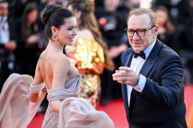 79ème Festival International du Film de Cannes Montée des marches du film La bataille De Gaulle lâge de fer 79th International Cannes Film Festival Red Carpet 456518 2026 05 20 Lemann, Via Spacey, Kevin  Copyright: xEstellexCarlierx xStarfacex STAR_456518_046