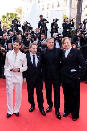 79ème Festival International du Film de Cannes Montée des marches du film La bataille De Gaulle lâge de fer 79th International Cannes Film Festival Red Carpet 456518 2026 05 20 Abkarian, Simon Magimel, Benoît Schneider, Niels  Copyright: xEstellexCarlierx xStarfacex STAR_456518_053