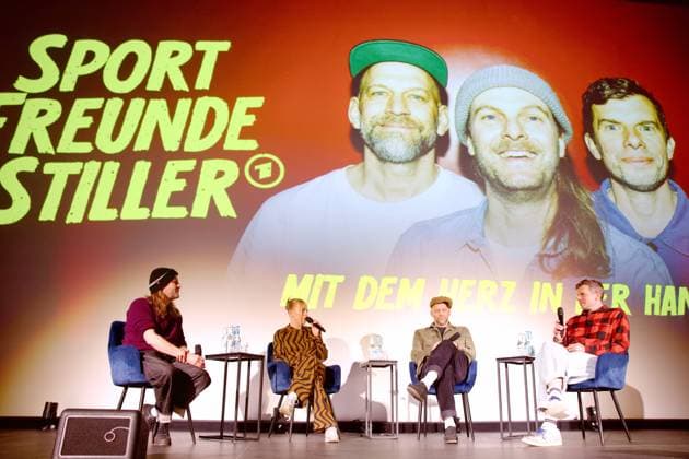 Sportfreunde Stiller - Mit dem Herz in der Hand Peter Stephan Brugger, Franziska Niesar, Florian Weber, Rüdiger Linhof 30 Jahre Sportfreunde Stiller - Mit dem Herz in der Hand, Kino Colosseum, Berlin Datum: 20.05.2026 *** Sportfreunde Stiller Mit dem Herz in der Hand Peter Stephan Brugger, Franziska Niesar, Florian Weber, Rüdiger Linhof 30 years of Sportfreunde Stiller Mit dem Herz in der Hand, Colosseum Cinema, Berlin Date 20 05 2026 Copyright: xEventpress Kratschx