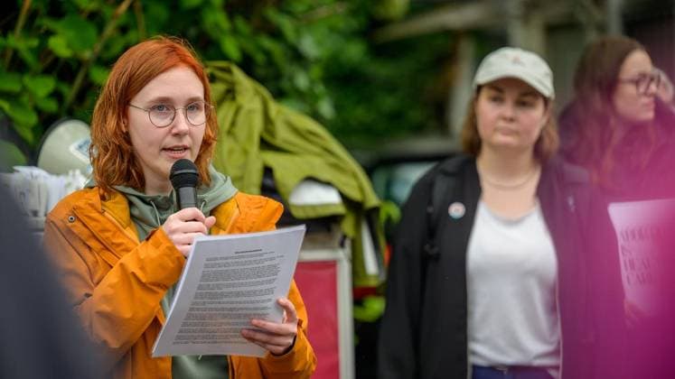 Essen: Protest gegen die Haltung der Uniklinik zum Thema Abtreibung ** NUR FÜR REDAKTIONELLE ZWECKE ** EDITORIAL USE ONLY **<p>Kundgebung gegen die Haltung der Uniklinik zum Thema Abtreibung am Mittwoch, den 10. Mai 2026, an der Hufelandstraße in Essen. Copyright: UwexErnst *** Essen Protest against the University Hospitals stance on abortion FOR EDITORIAL PURPOSES ONLY EDITORIAL USE ONLY p Rally against the University Hospitals stance on abortion on Wednesday, May 10, 2026, at Hufelandstraße in Essen Copyright UwexErnst Copyright: UwexErnst doc85xkyaxpeh01g68dzvzf ,EDITORIAL USE ONLY