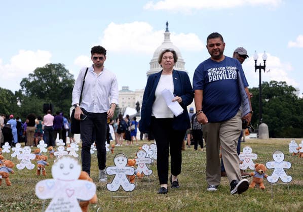 May 20, 2026, Washington, District Of Columbia, USA: President of the American Federation of Teachers Randi Weingarten attends a Vigil outside the US Capitol calling for an end to child and family detention by ICE, hosted by the Read Them Home Initiative and Free Families Coalition, near the US Capitol in Washington, DC, USA, on May 20, 2026. The vigil featured 620 teddy bears and stuffed animals to represent the over 6,200 children arrested by ICE and denied a childhood since the start of the Trump Administration. Washington USA  - ZUMAs337 20260520_znp_s337_012 Copyright: xGentxShkullakux