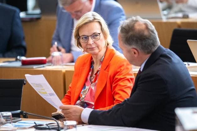 8. THÜRINGER LANDTAG - 43. PLENARSITZUNG ** NUR FÜR REDAKTIONELLE ZWECKE ** EDITORIAL USE ONLY **<p>20 05 2026-Erfurt: Thüringer Landtag 8. Wahlperiode 43. Plenarsitzung im Foto: Ministerpräsident Mario Voigt (CDU), Katja Wolf (BSW), Thüringer Finanzministerin und Stellvertretende Ministerpräsidentin ( Deutschland Thueringen Erfurt Copyright: SaschaxFromm *** 8 THURINGIAN STATE PARLIAMENT 43 PLENARY SESSION FOR EDITORIAL PURPOSES ONLY EDITORIAL USE ONLY p 20 05 2026 Erfurt Thuringian State Parliament 8 Election Period 43 Plenary Session in the photo Minister President Mario Voigt CDU , Katja Wolf BSW , Thuringian Minister of Finance and Deputy Minister President Germany Thuringia Erfurt Copyright SaschaxFromm Copyright: SaschaxFromm doc85xlnhvb6llutgk0ase ,EDITORIAL USE ONLY
