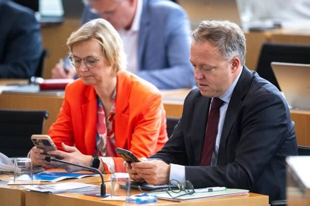 8. THÜRINGER LANDTAG - 43. PLENARSITZUNG ** NUR FÜR REDAKTIONELLE ZWECKE ** EDITORIAL USE ONLY **<p>20 05 2026-Erfurt: Thüringer Landtag 8. Wahlperiode 43. Plenarsitzung im Foto: Ministerpräsident Mario Voigt (CDU), Katja Wolf (BSW), Thüringer Finanzministerin und Stellvertretende Ministerpräsidentin ( Deutschland Thueringen Erfurt Copyright: SaschaxFromm *** 8 THURINGIAN STATE PARLIAMENT 43 PLENARY SESSION FOR EDITORIAL PURPOSES ONLY EDITORIAL USE ONLY p 20 05 2026 Erfurt Thuringian State Parliament 8 Election Period 43 Plenary Session in the photo Minister President Mario Voigt CDU , Katja Wolf BSW , Thuringian Minister of Finance and Deputy Minister President Germany Thuringia Erfurt Copyright SaschaxFromm Copyright: SaschaxFromm doc85xlnjgib0yh033chr1 ,EDITORIAL USE ONLY