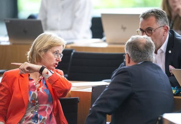 8. THÜRINGER LANDTAG - 43. PLENARSITZUNG ** NUR FÜR REDAKTIONELLE ZWECKE ** EDITORIAL USE ONLY **<p>20 05 2026-Erfurt: Thüringer Landtag 8. Wahlperiode 43. Plenarsitzung im Foto: Ministerpräsident Mario Voigt (CDU), Katja Wolf (BSW), Thüringer Finanzministerin und Stellvertretende Ministerpräsidentin ( Deutschland Thueringen Erfurt Copyright: SaschaxFromm *** 8 THURINGIAN STATE PARLIAMENT 43 PLENARY SESSION FOR EDITORIAL PURPOSES ONLY EDITORIAL USE ONLY p 20 05 2026 Erfurt Thuringian State Parliament 8 Election Period 43 Plenary Session in the photo Minister President Mario Voigt CDU , Katja Wolf BSW , Thuringian Minister of Finance and Deputy Minister President Germany Thuringia Erfurt Copyright SaschaxFromm Copyright: SaschaxFromm doc85xlns64i9w1ce467aj6 ,EDITORIAL USE ONLY