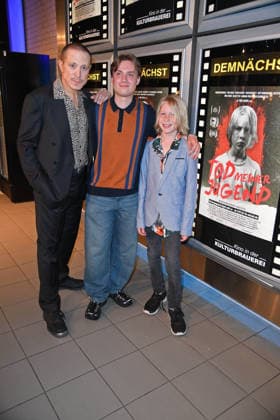 Timo Jacobs, Oliver Szerkus, Milo Eisenblätter bei der Preview des Kinofilms TOD MEINER JUGEND im Kino in der Kulturbrauerei in Berlin am 20.05.2026 *** Timo Jacobs, Oliver Szerkus, Milo Eisenblätter at the preview of the movie TOD MEINER JUGEND at the cinema in the Kulturbrauerei in Berlin on 20 05 2026